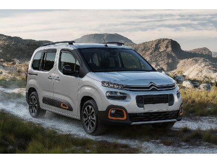Citroën Berlingo 2024 s deflektormi HEKO na predných a zadných oknách v horskom prostredí