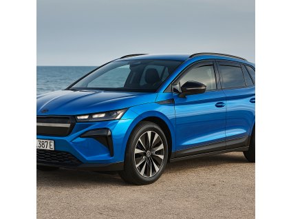 Predné deflektory HEKO na modeli ŠKODA Elroq 5D (2025). Elegantné a funkčné ofuky zabezpečujú lepšiu cirkuláciu vzduchu počas jazdy a zároveň chránia interiér pred dažďom.
