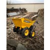 Motorový dumper Proteco v akcii – v teréne so štrkom