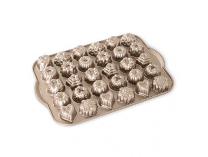 Nordic Ware minibábovkový plát s 30 formičkami Tea Cakes and Candies, 2,5 cup karamelová, 59448