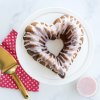 Forma na pečenie Nordic Ware Heart, 10 šálok karamelu, 55548