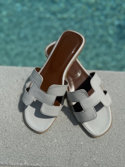 Beach shoes Iconic white