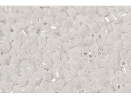 2 cut beads 11/0 46102