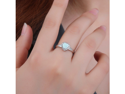 Stříbrný prsten SRDÍČKO bílý OPÁL (Velikost prstenu 64)