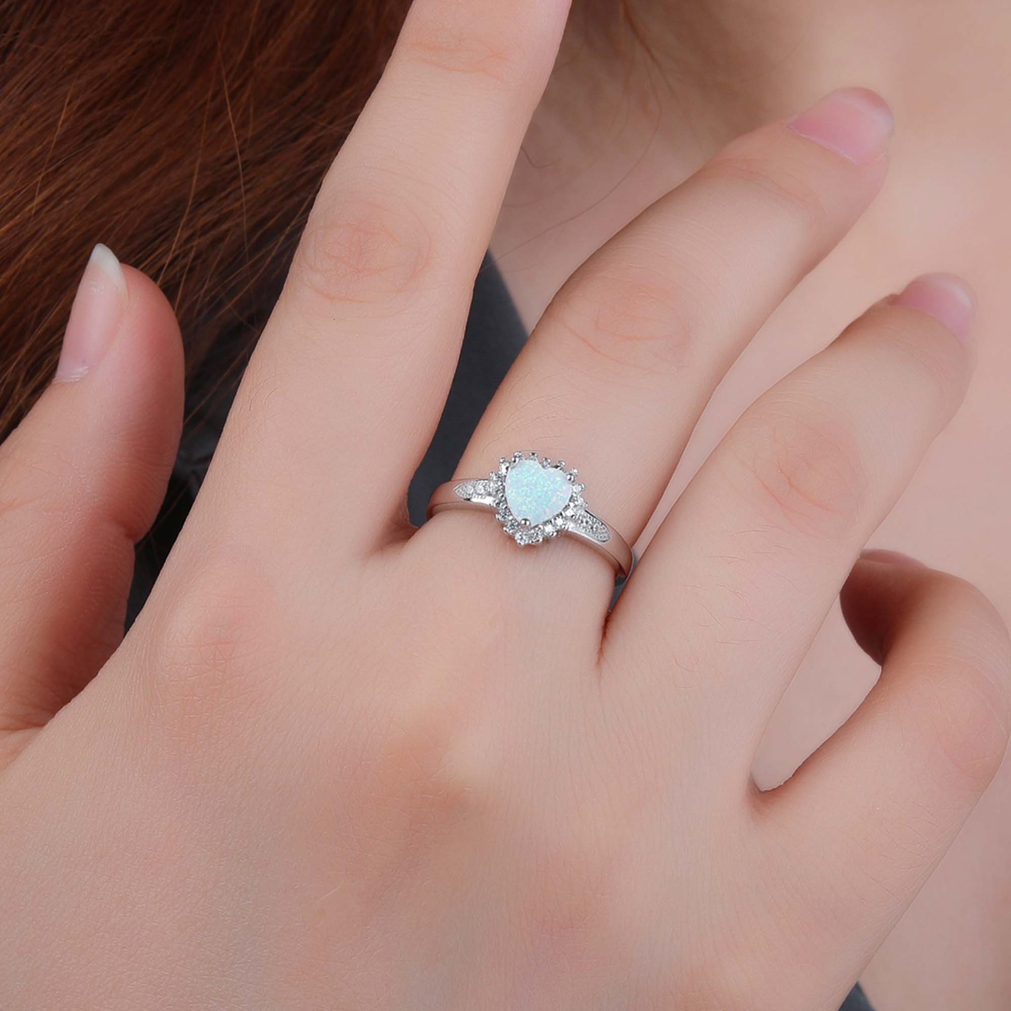 Stříbrný prsten SRDÍČKO bílý OPÁL Velikost prstenu: 52 Ag 925/1000