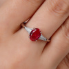 Stříbrný prsten OVÁL rubín (Velikost prstenu 62)