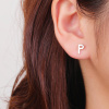 13984a Stříbrné náušnice pecky puzeta písmeno P bez kamene šperky BEALIO