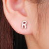 13985b Stříbrné náušnice pecky puzeta písmeno R bez kamene šperky BEALIO