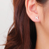 13982a Stříbrné náušnice pecky puzeta písmeno N bez kamene šperky BEALIO