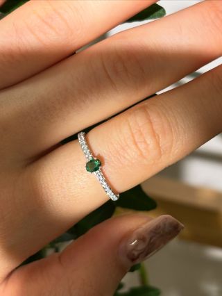 🪴 Máte rádi zelenou? Šperky pořídíte na www.bealio.cz #bealio #sperky #priroda #smaragdová #stribrnesperky