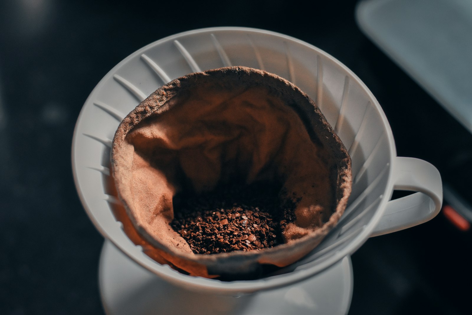 Káva v dripperu V60 po zalití