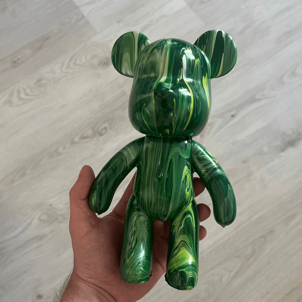 Nalievanie farieb počas kreatívneho rande