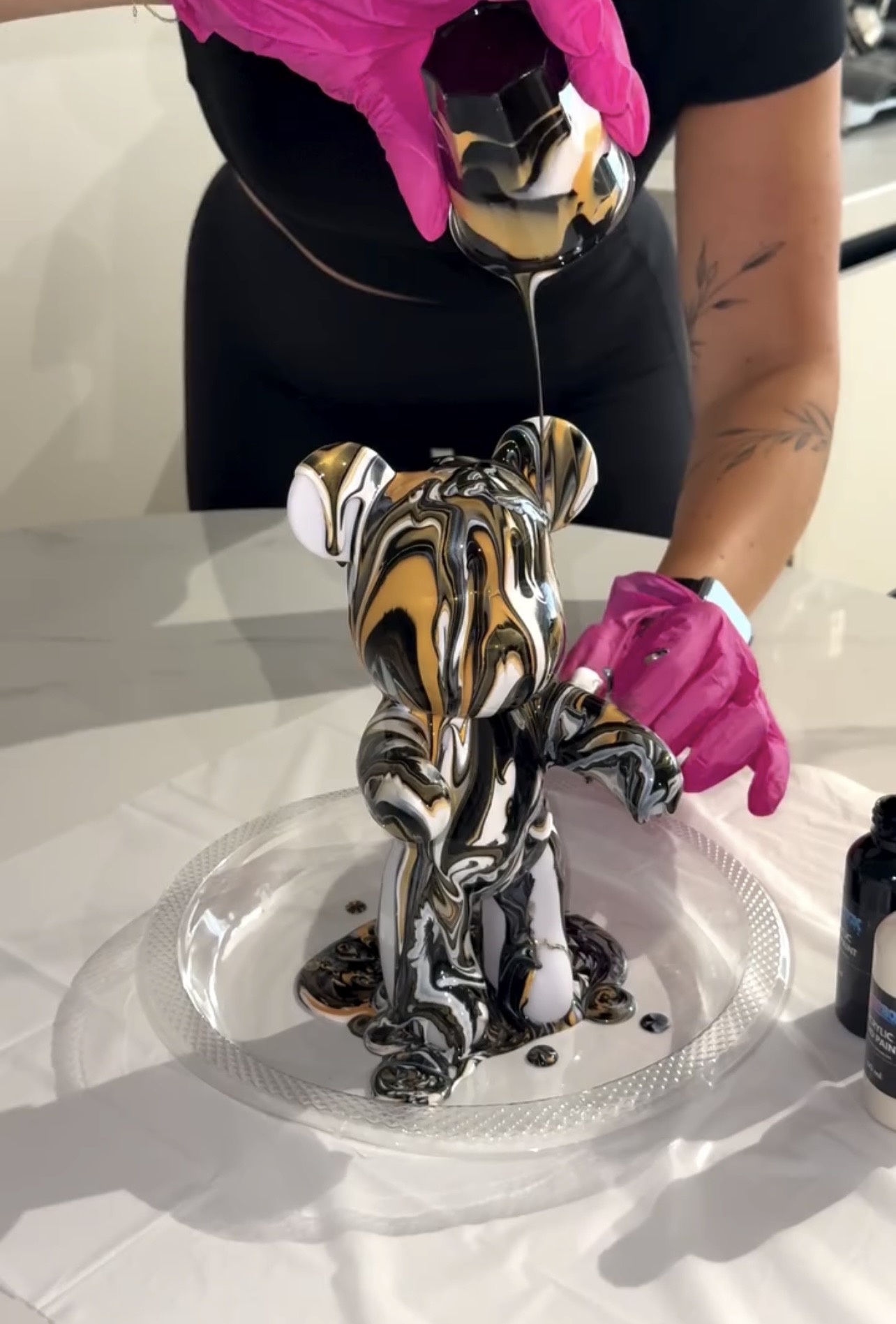 BEARBOX nalievanie farieb na figurku - kreativny set fluid art doma