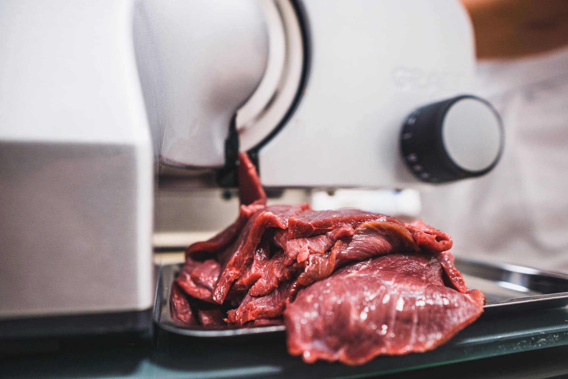 beastmeat-susene-maso-jerky-hovezi-krajeni