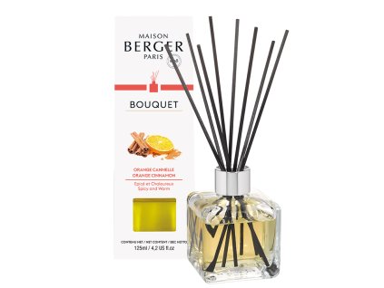 Vonný difuzér Cube s vôňou Orange Cinnamon, 125ml, v pozadí ukážka balenia