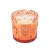 Voluspa vonná sviečka Spiced Pumpkin Latte v sklenenej dóze, zapálená