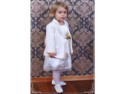 Krémové slávnostné šaty so sakom