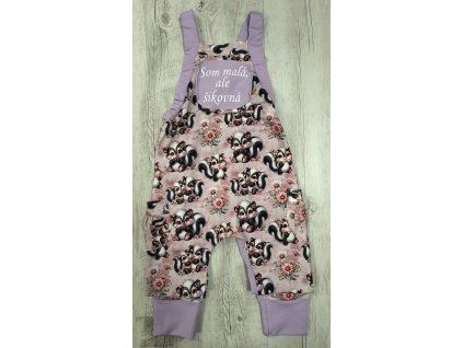 Dievčenské tepláky na traky s vreckami a milými nápismi.
