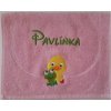 Uterák s menom a výšivkou kuriatko so žabkou