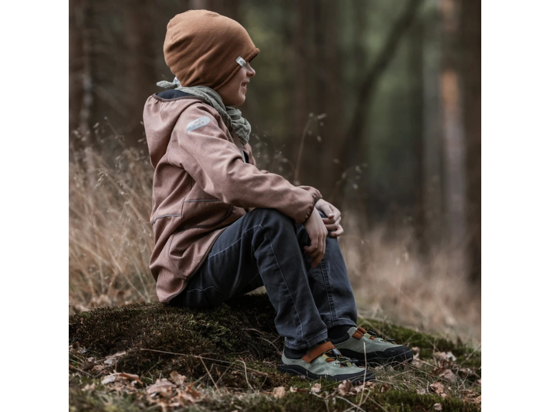 Lightweight barefoot hiking shoes for outdoor adventures