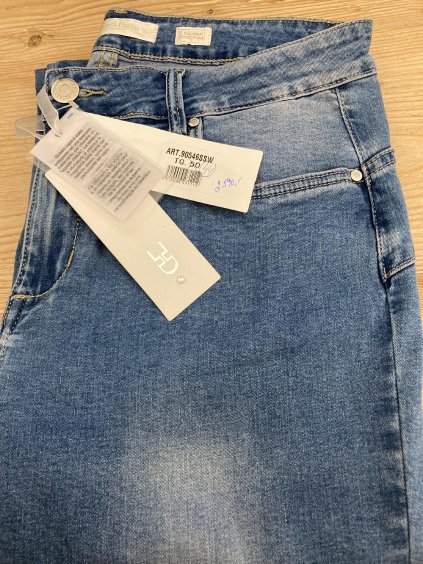 vyšoupané jeans