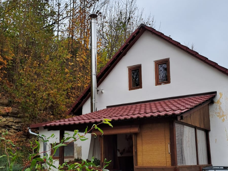 NEREZOVÝ KOMÍN - Lubná