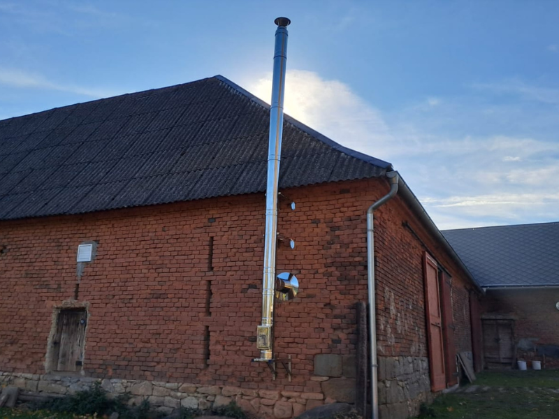 NEREZOVÝ KOMÍN - Luková