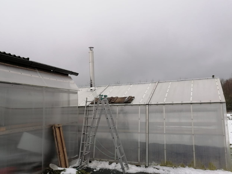 NEREZOVÝ KOMÍN - skleník Horní Jelení