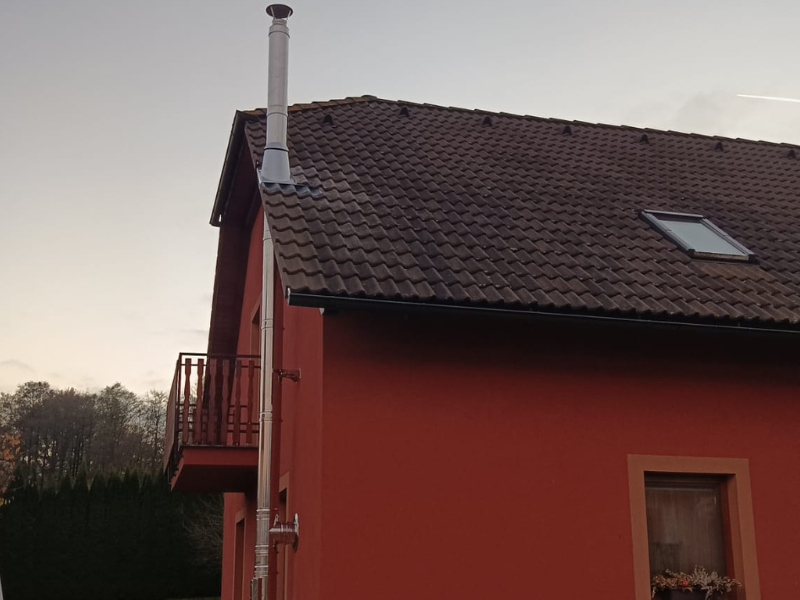 NEREZOVÝ KOMÍN - Korouhev