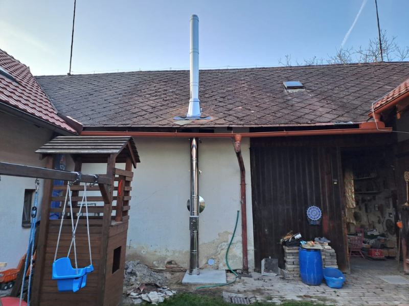 NEREZOVÝ KOMÍN - Dolní Roveň