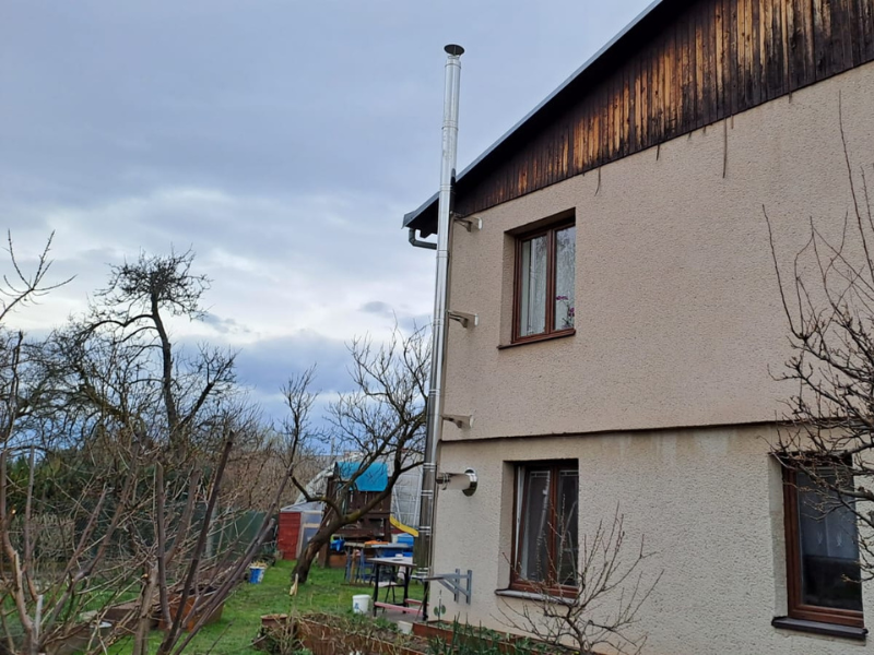 NEREZOVÝ KOMÍN - Skuteč