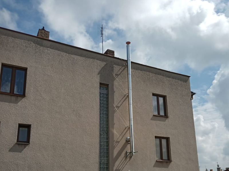 NEREZOVÝ KOMÍN - bytový dům Polička