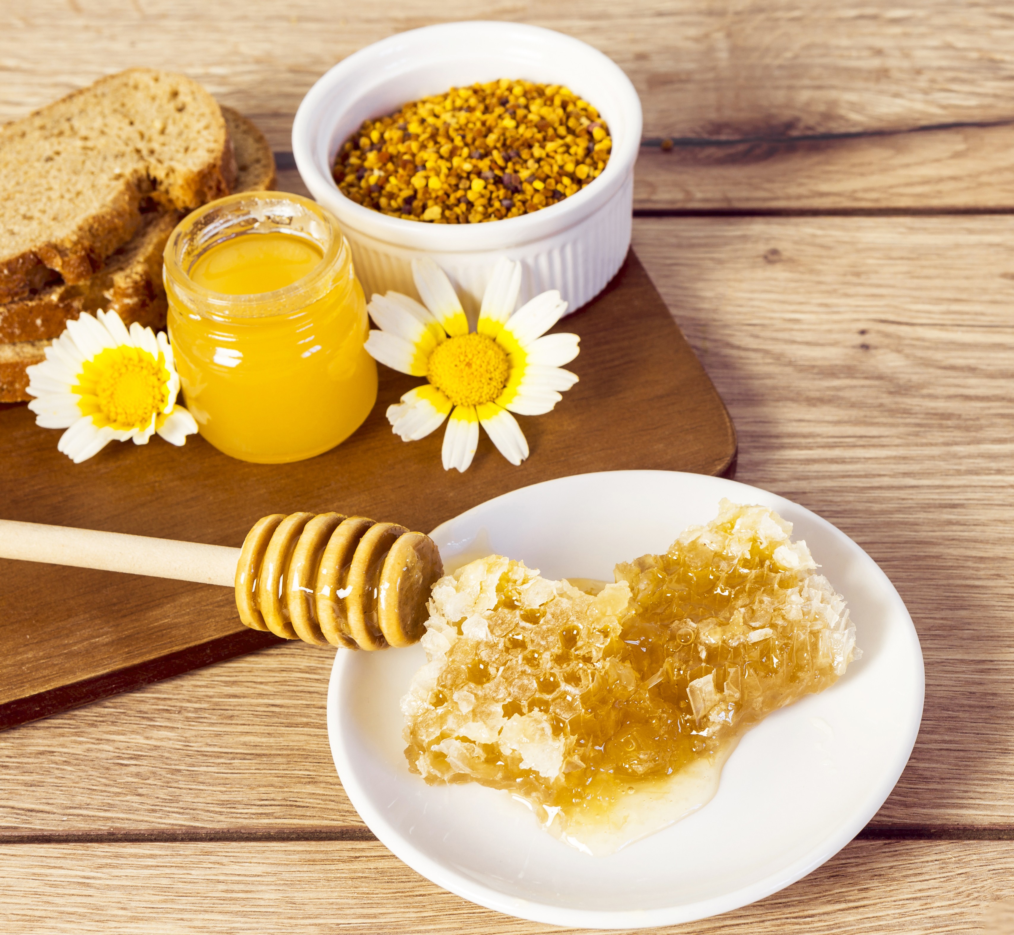 honeycomb-bee-pollen-honey-bread-slice-wooden-surface