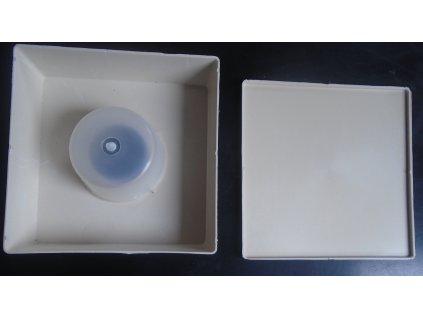 AVV 1406 Krmítko obdlžnikové 1,8 l 23x23x7cm (3)