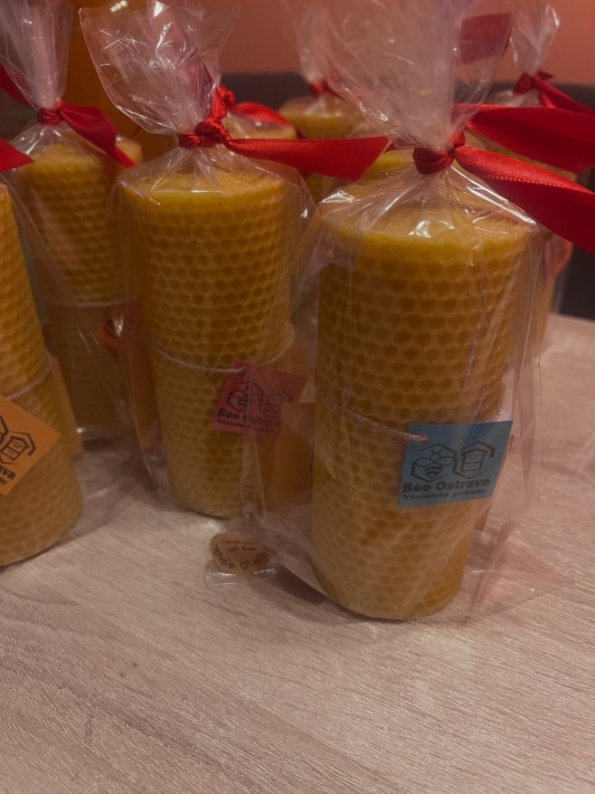 Svíčky přesně podle vašeho přání 🕯️ U nás to nekončí výběrem svíčky. 💛 Na přání vám svíčky ručně namotáme, sladíme barvu i...