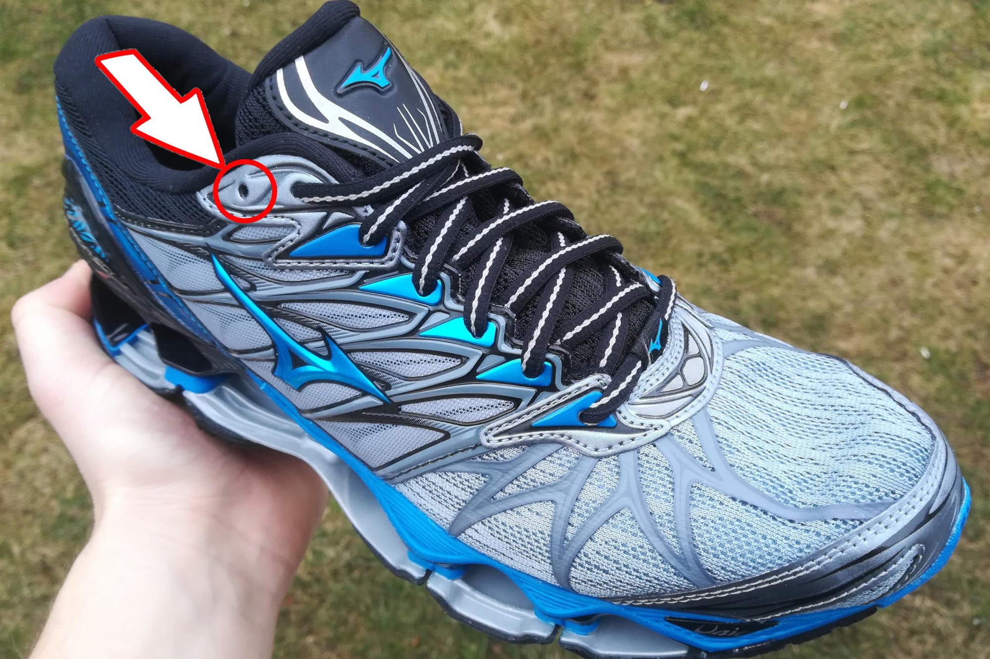 Dírka navíc v běžeckých botách?