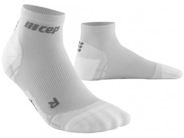 CEP pánské kotníkové běžecké kompresní ponožky ULTRALIGHT - carbon white