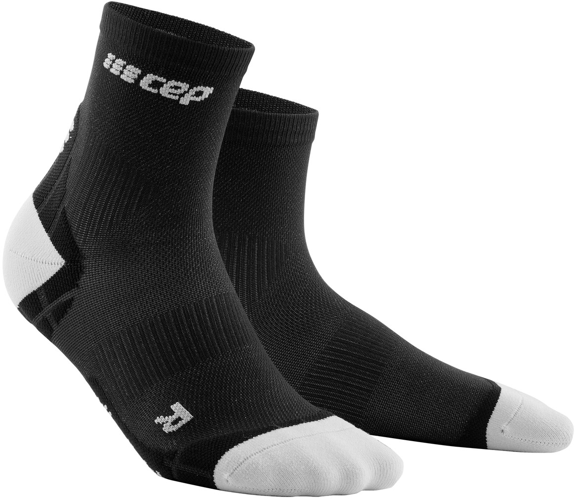 CEP dámské krátké běžecké kompresní ponožky ULTRALIGHT - černá / světle šedá II (EUR 34-37)