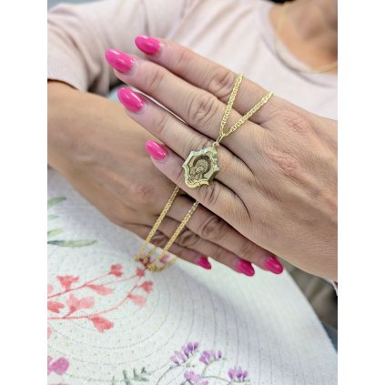 Zlatý řetízek s příveskem se svatým vzorem