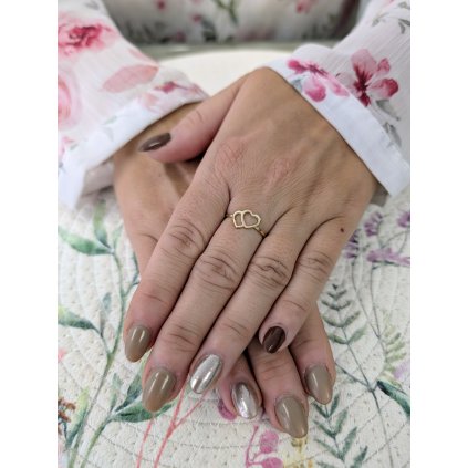 Zlatý prsten s dvojím srdcem (Ryzost 14kt (585/1000), Velikost prstenu 60, Váha 1,11 g)