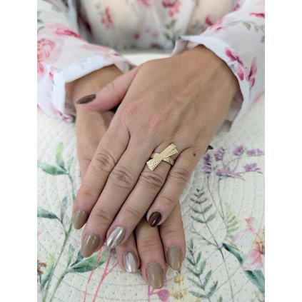 Zlatý prsten Galaxy s řeckým vzorem (Ryzost 14kt (585/1000), Velikost prstenu 58, Váha 1,59 g)