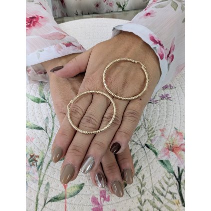 Zlaté vroubkované kruhy