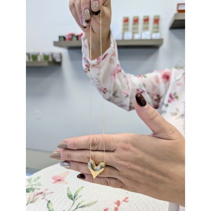 Zlatý řetízek se sdrcem