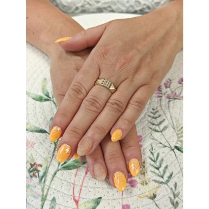 Dámský zlatý prsten s pyramidami (Ryzost 14kt (585/1000), Velikost prstenu 56, Váha 2,65 g)