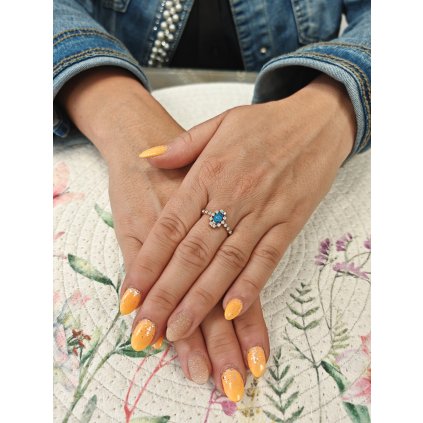 Zlatý prsten s centrálním modrým kamenem (Ryzost 14kt (585/1000), Velikost prstenu 57, Váha 2,78 g)