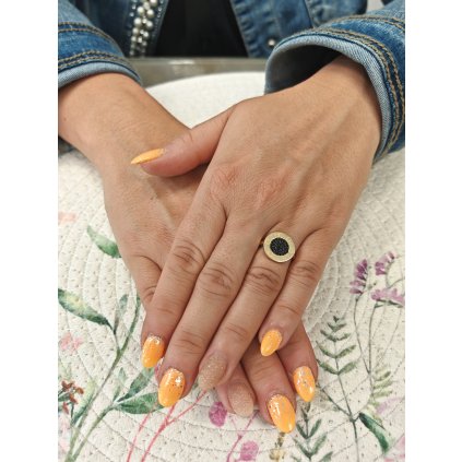 Zlatý prsten s černými kamínky vzor Šroubek (Ryzost 14kt (585/1000), Velikost prstenu 52, Váha 2,65 g)