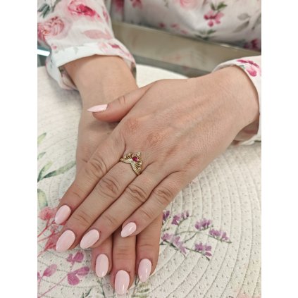 Zlatý dámský prsten korunka s červeným srdcem (Ryzost 14kt (585/1000), Velikost prstenu 58, Váha 2,35 g)