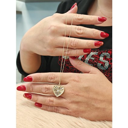 Zlatý řetízek s gravírovaným srdcem s kamínkem 3.27gr