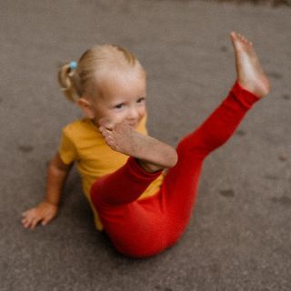 ✨ Poslední prázdninový týden ✨ Ještě jsme pořád v prázdninovém režimu – bosé nohy (když počasí dovolí), hry venku a radost...