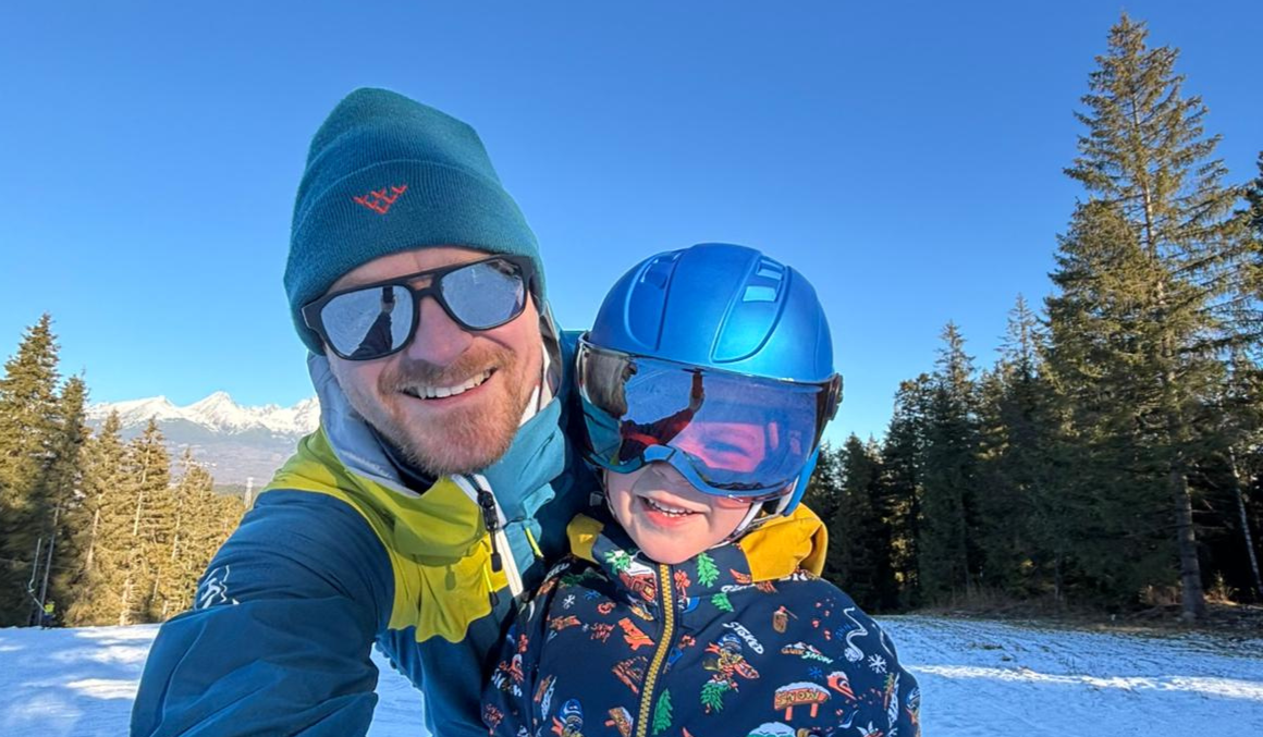 Ako naučiť dieťa lyžovať zábavne a bezpečne